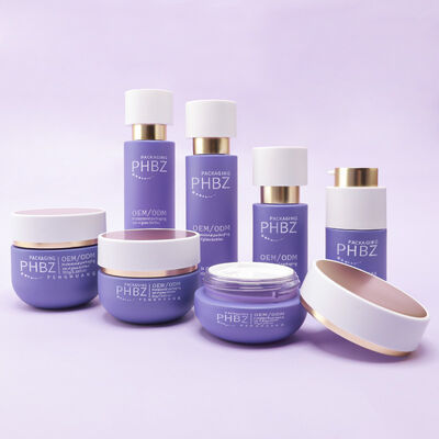 Complete cosmetische verpakkingsset met luxe glazen flessen, gouden dop, lotionflessen, crème potten en cosmetische verpakkingen