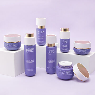 Complete cosmetische verpakkingsset met luxe glazen flessen, gouden dop, lotionflessen, crème potten en cosmetische verpakkingen