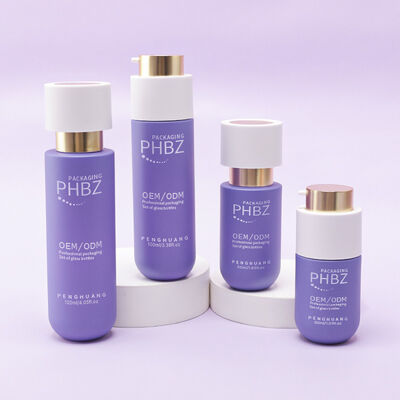 Complete cosmetische verpakkingsset met luxe glazen flessen, gouden dop, lotionflessen, crème potten en cosmetische verpakkingen