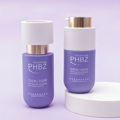 Complete cosmetische verpakkingsset met luxe glazen flessen, gouden dop, lotionflessen, crème potten en cosmetische verpakkingen